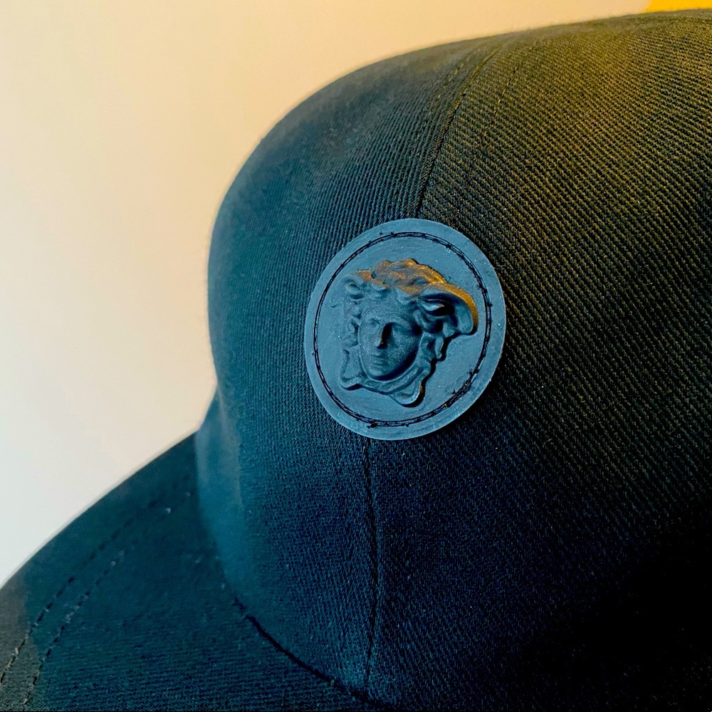 VERSACE La Medusa Hat